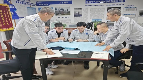 上海2121非凡员工钱国获中华全国总工会传递表彰